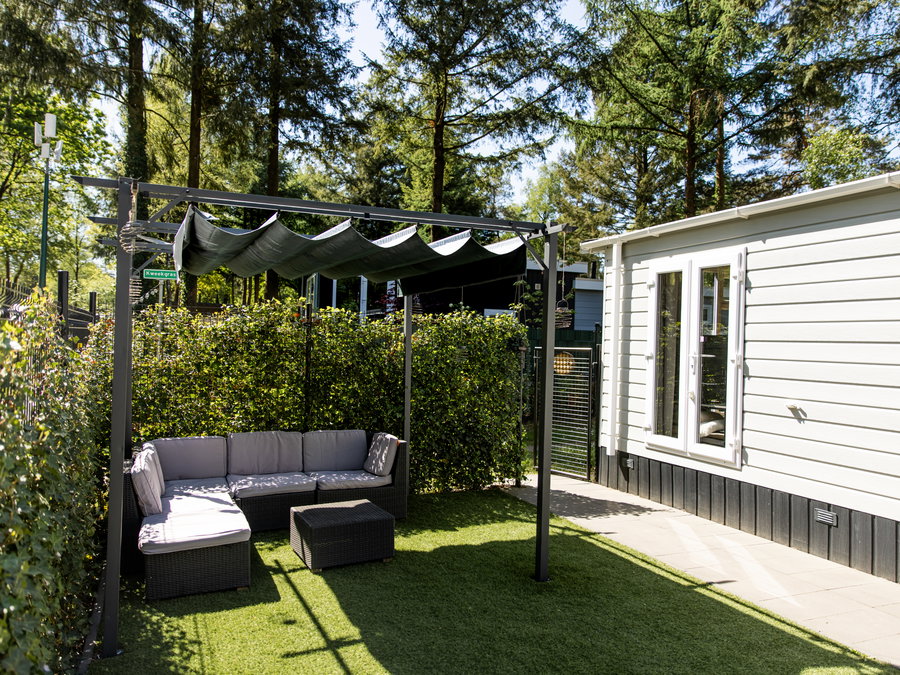 Privétuin met loungeset, veel zon en privacy - Tuin