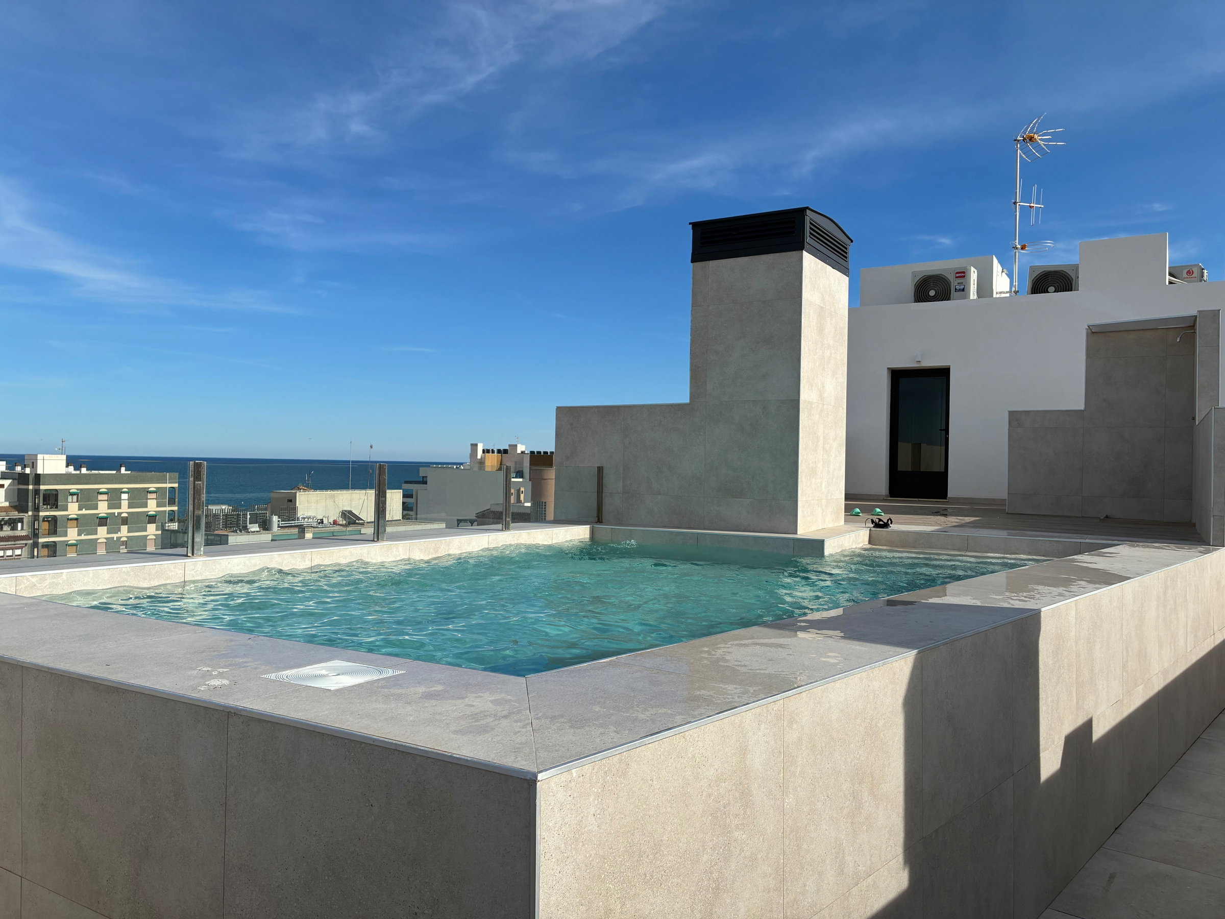 Dakterras met zwembad - Community terrace with swimming pool