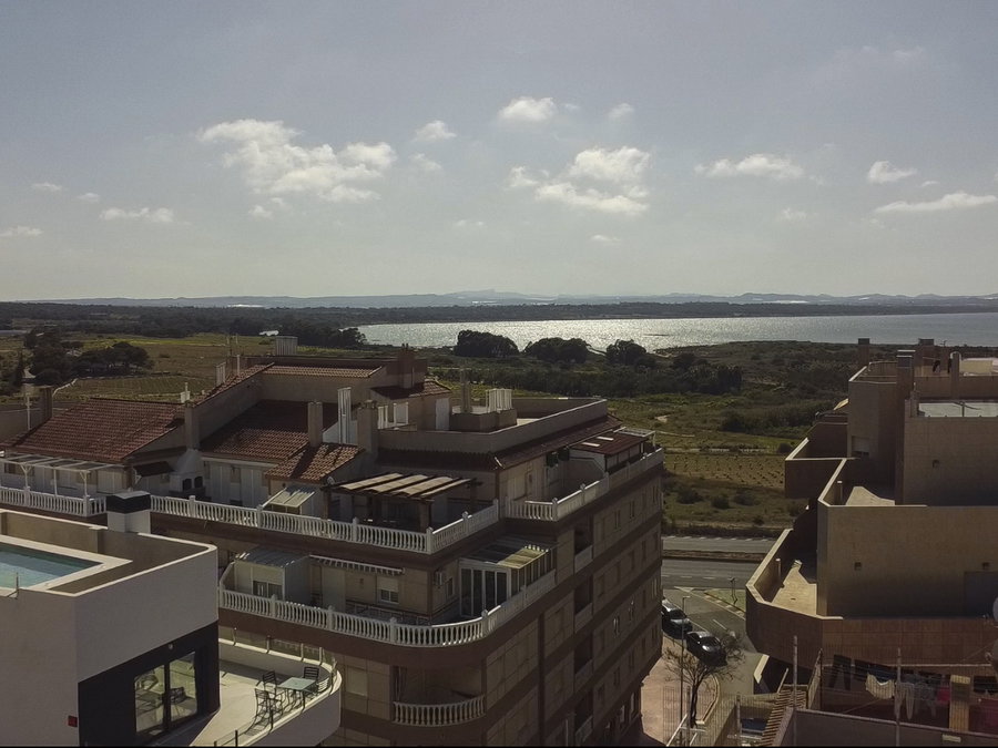 Uitzicht vanuit dakterras naar Natuurpark La Mata - Community terrace with swimming pool