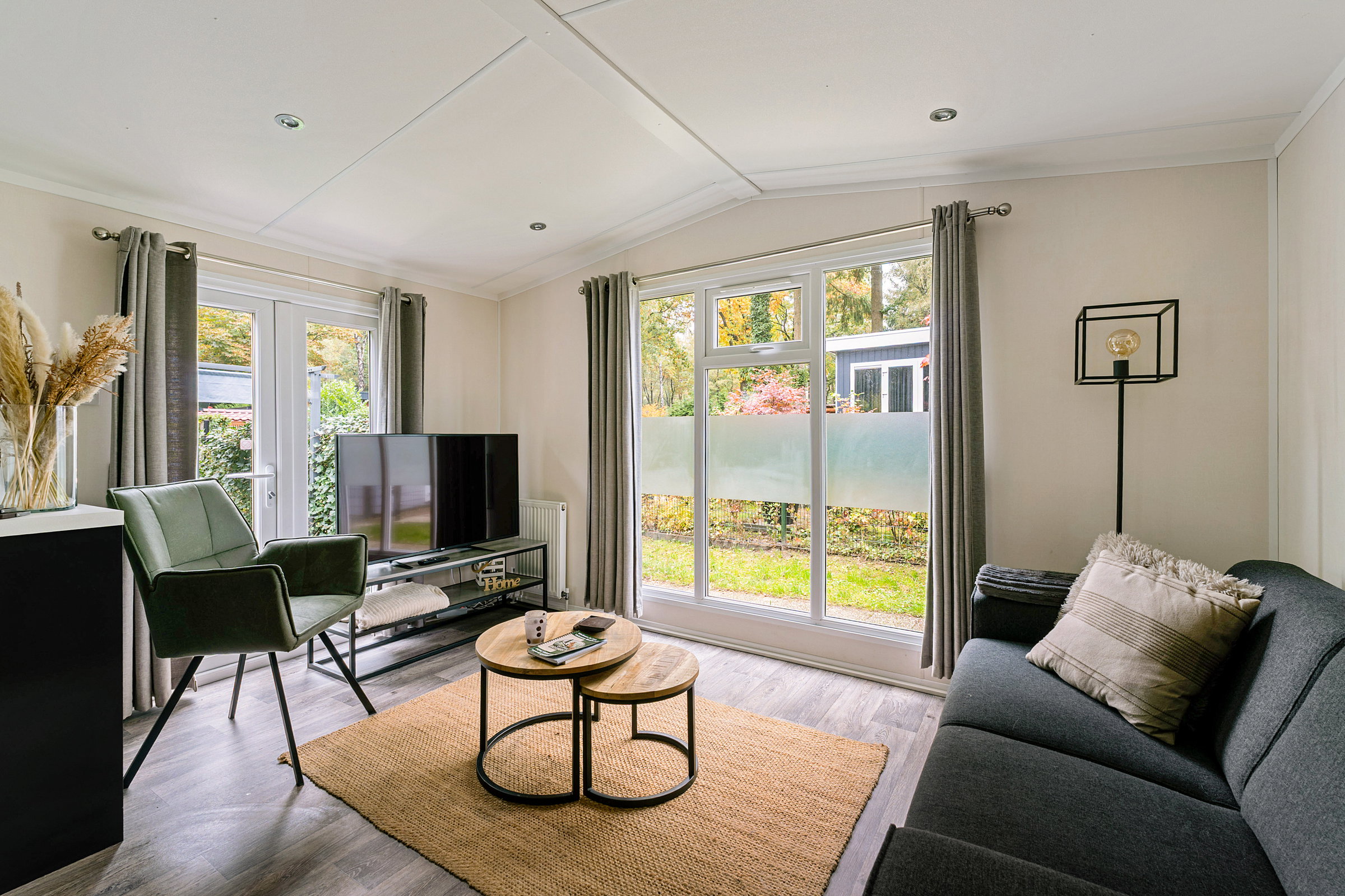 Comfortabele woonkamer met veel daglicht - Woonkamer