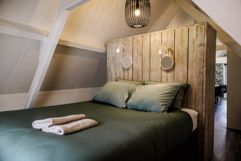 Gezellige slaapkamer met heerlijk 2-persoons bed - Slaapkamer