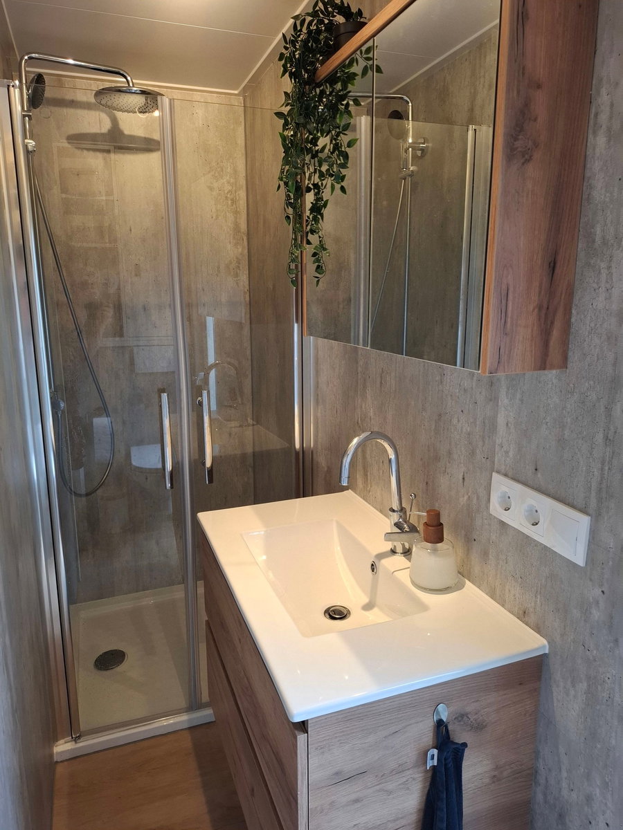 Regendouche en handdouche voor een frisse start van de dag - Badkamer