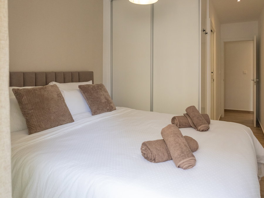 Slaapkamer aan balkon - Masterbedroom