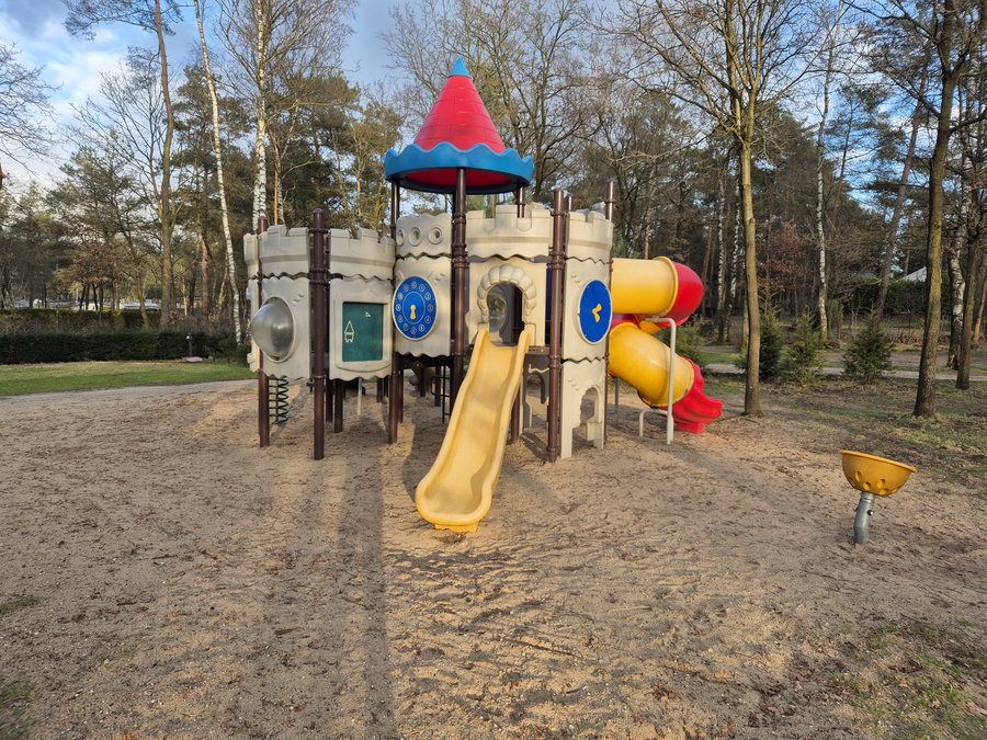 Speelplaats voor de kinderen op het park - Omgeving