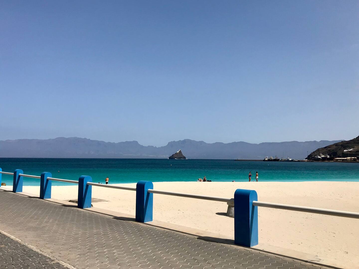 Laginha-strand ( 200 meter/ 2 min lopen)