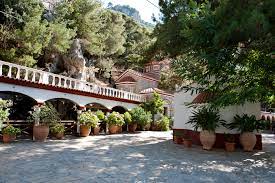 Het Agios Georgios klooster in de bergen