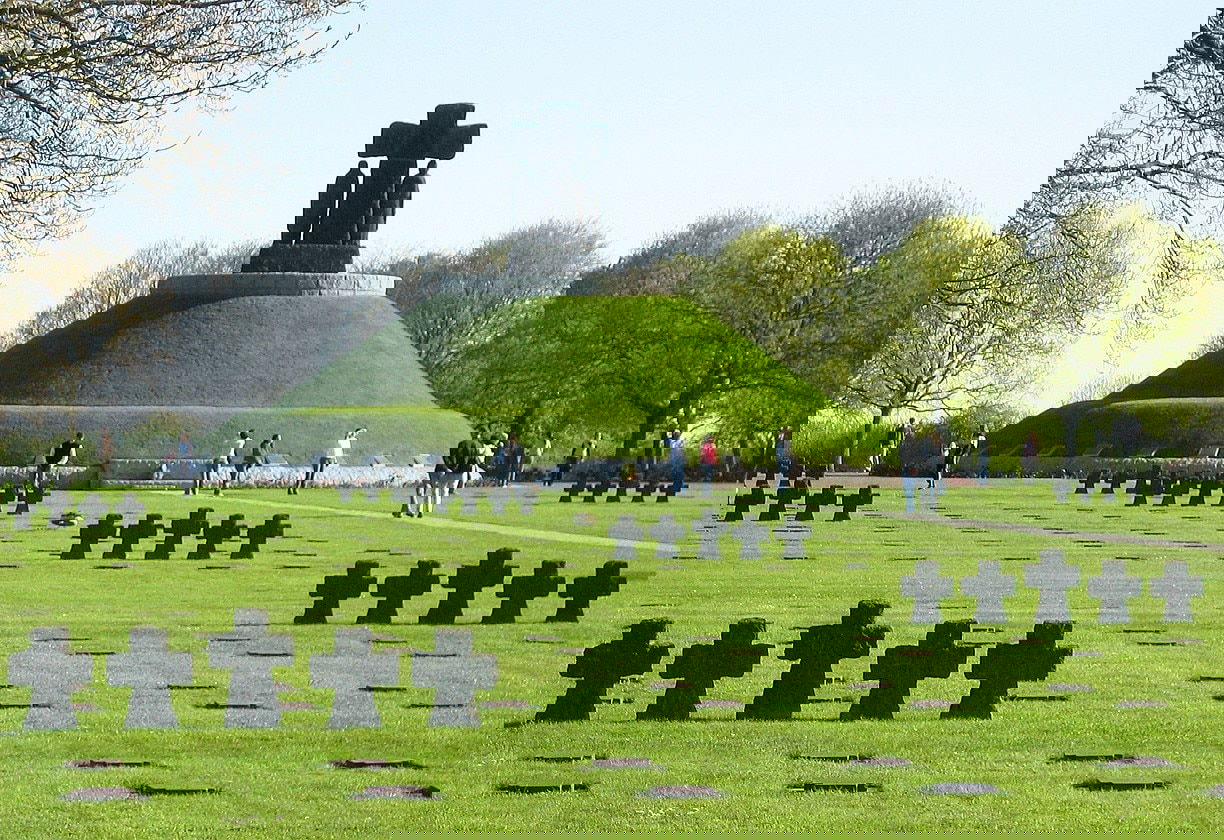 Cimetière militaire allemand de La Cambe - 20 km