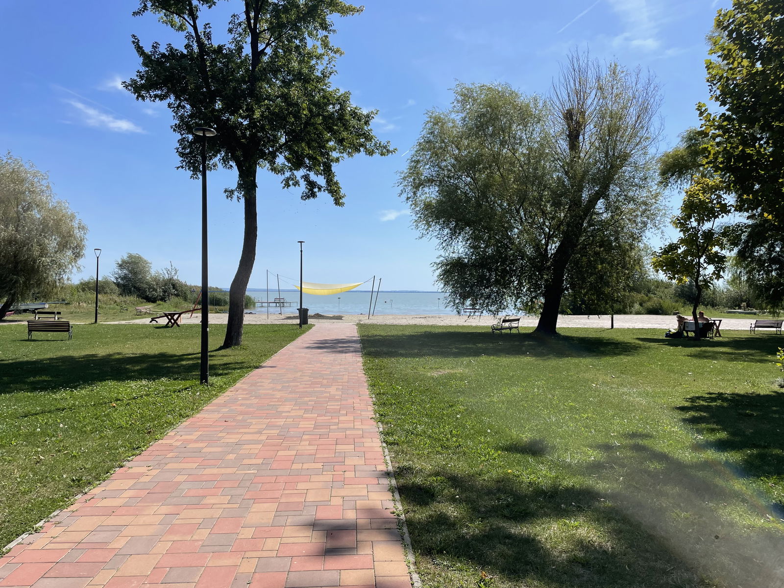 Strand, bossen, winkels, uitzicht