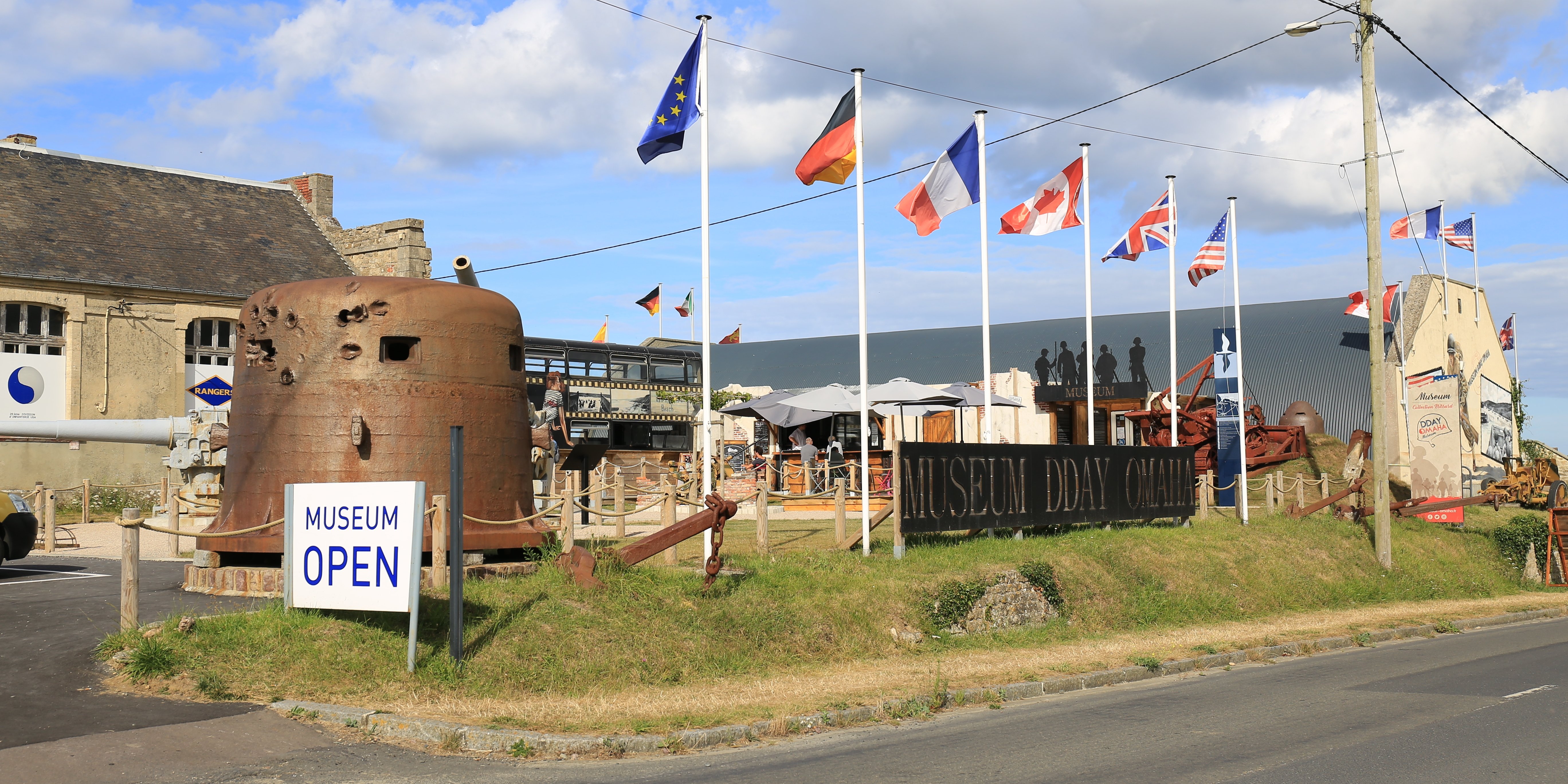 Omaha Beach Memorial Museum - 15 km