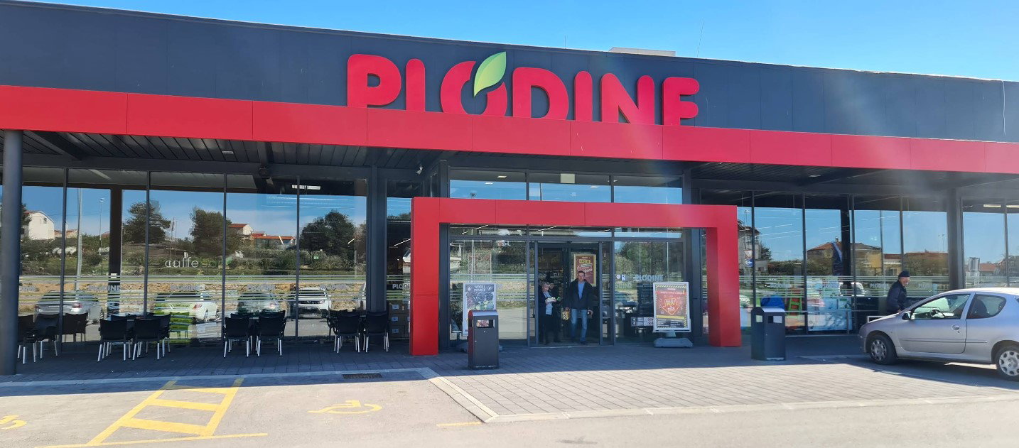 Plodine Supermarkt Pakoštane (Ca. 6,3 km)