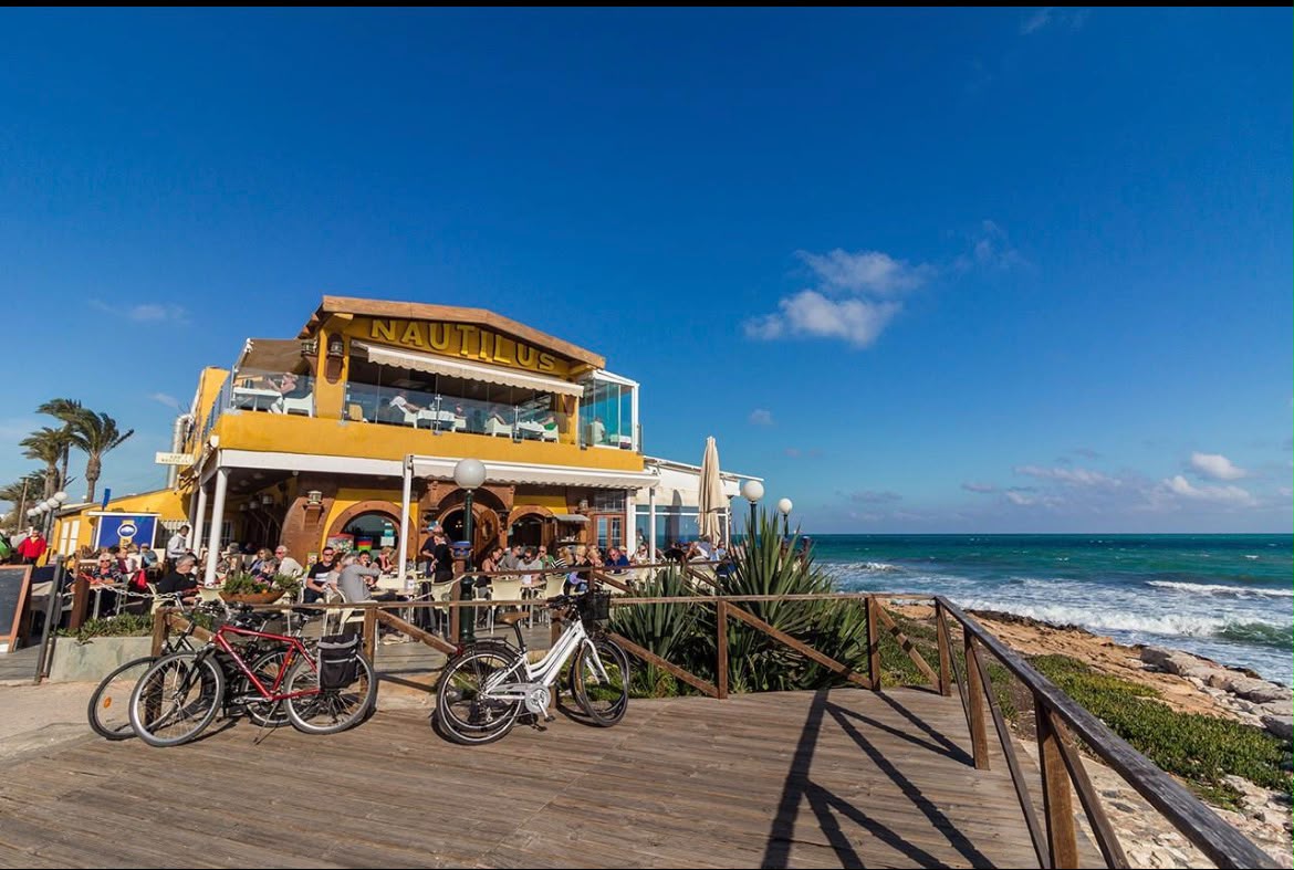 Restaurant Nautilus aan zee in Punta Prima, 5 minuten lopen