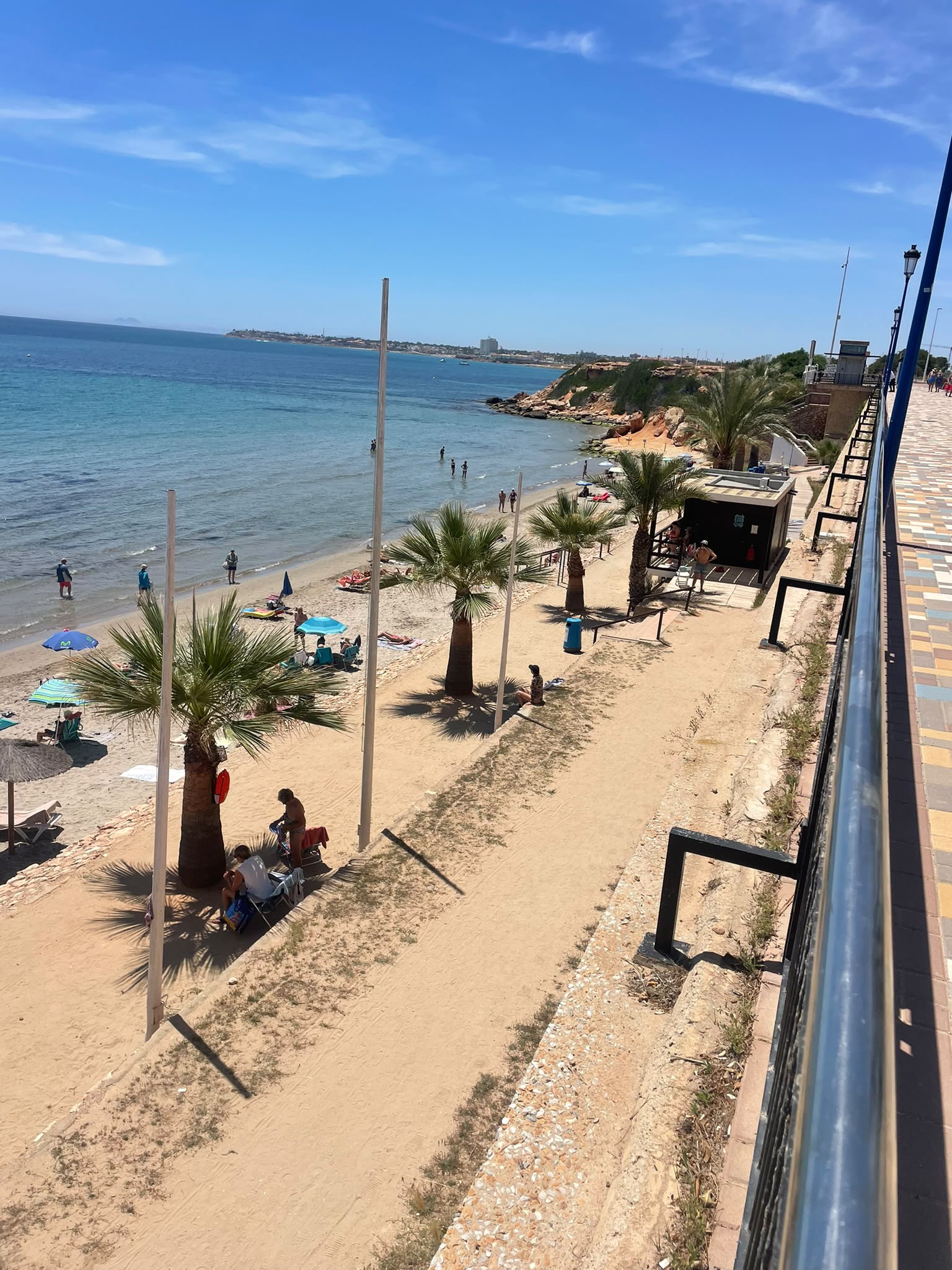Strand van Punta Prima: zon, zee en een prachtige boulevard